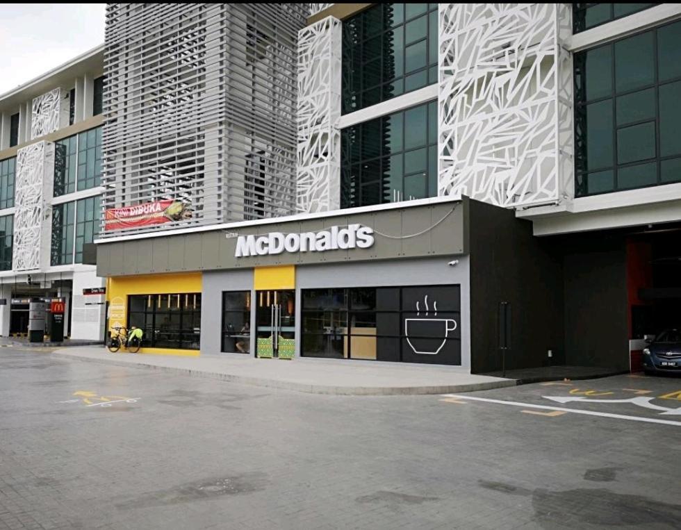 Shaftsbury Putrajaya at Alamanda Mall Apartment Bagian luar foto
